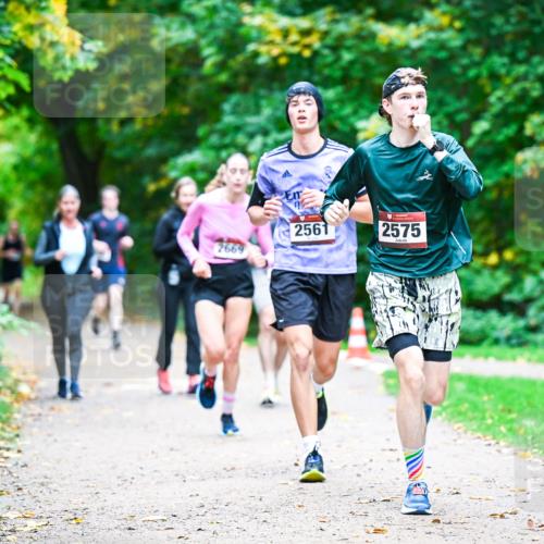 12.10.2025 - Bramfelder Halbmarathon 2025 Dr. Thomas Lammeyer http://msf.ph/oto/9351091 12.10.2025 10:37:33 Laufen 2561, 2575 meine-sportfotos.de