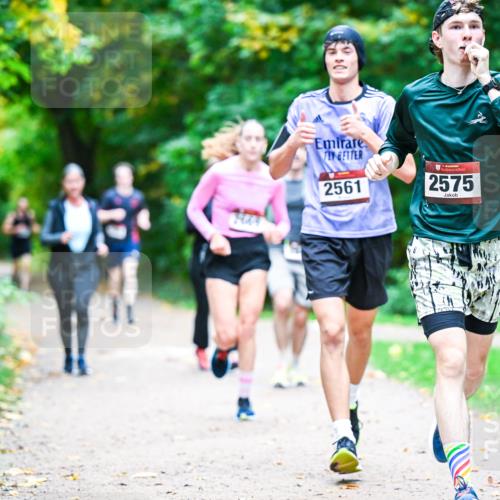12.10.2025 - Bramfelder Halbmarathon 2025 Dr. Thomas Lammeyer http://msf.ph/oto/9351096 12.10.2025 10:37:34 Laufen 2561, 2575 meine-sportfotos.de
