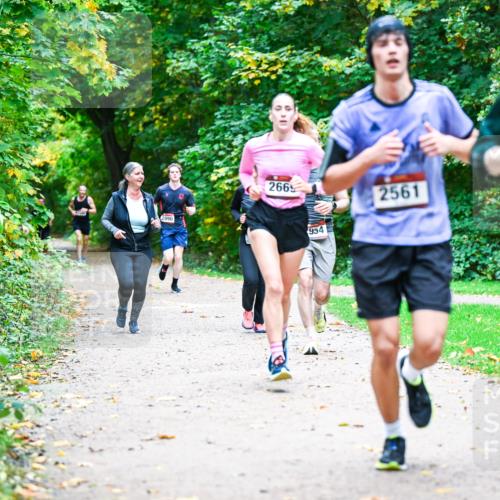 12.10.2025 - Bramfelder Halbmarathon 2025 Dr. Thomas Lammeyer http://msf.ph/oto/9351101 12.10.2025 10:37:35 Laufen 2990, 2669, 954, 2561, 2575 meine-sportfotos.de