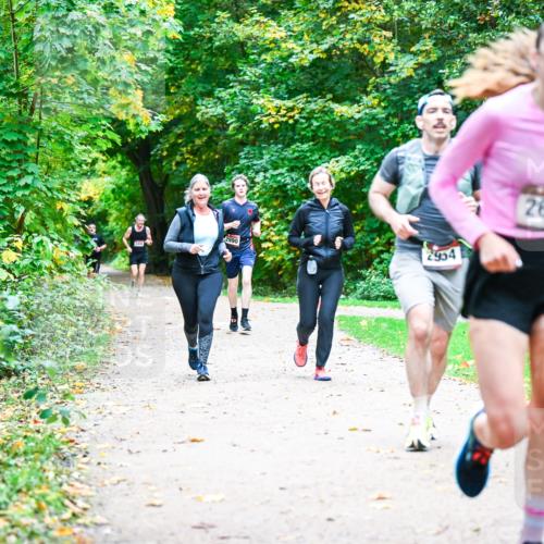 12.10.2025 - Bramfelder Halbmarathon 2025 Dr. Thomas Lammeyer http://msf.ph/oto/9351108 12.10.2025 10:37:37 Laufen 2990, 2954, 2669 meine-sportfotos.de