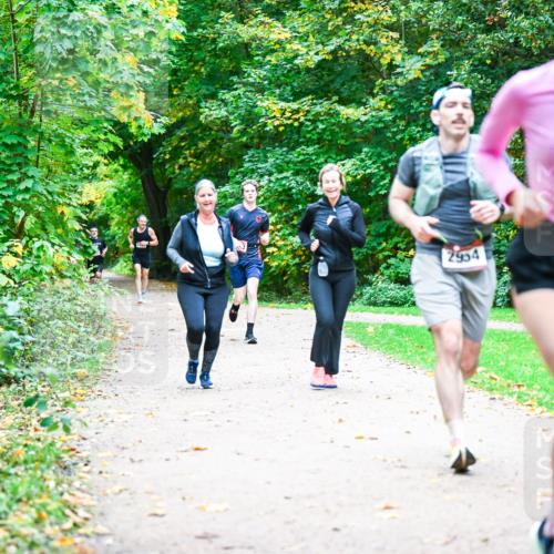 12.10.2025 - Bramfelder Halbmarathon 2025 Dr. Thomas Lammeyer http://msf.ph/oto/9351109 12.10.2025 10:37:37 Laufen 2954, 2669 meine-sportfotos.de