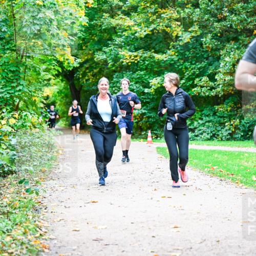 12.10.2025 - Bramfelder Halbmarathon 2025 Dr. Thomas Lammeyer http://msf.ph/oto/9351116 12.10.2025 10:37:38 Laufen 90, 2954 meine-sportfotos.de