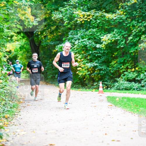 12.10.2025 - Bramfelder Halbmarathon 2025 Dr. Thomas Lammeyer http://msf.ph/oto/9351133 12.10.2025 10:37:42 Laufen 2432, 2498 meine-sportfotos.de