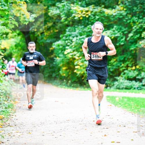 12.10.2025 - Bramfelder Halbmarathon 2025 Dr. Thomas Lammeyer http://msf.ph/oto/9351145 12.10.2025 10:37:44 Laufen 2432, 2493 meine-sportfotos.de