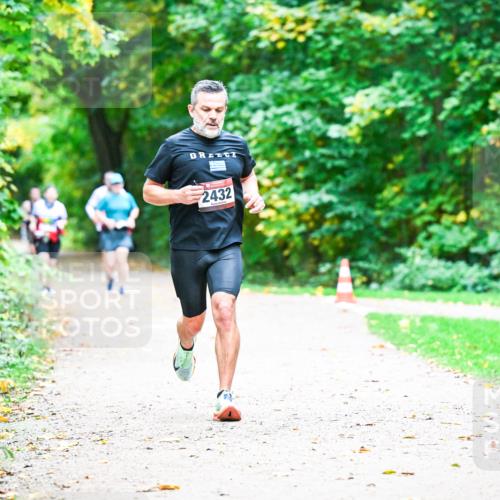 12.10.2025 - Bramfelder Halbmarathon 2025 Dr. Thomas Lammeyer http://msf.ph/oto/9351155 12.10.2025 10:37:46 Laufen 2432 meine-sportfotos.de