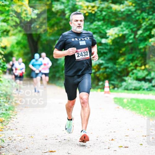 12.10.2025 - Bramfelder Halbmarathon 2025 Dr. Thomas Lammeyer http://msf.ph/oto/9351160 12.10.2025 10:37:46 Laufen 2432 meine-sportfotos.de