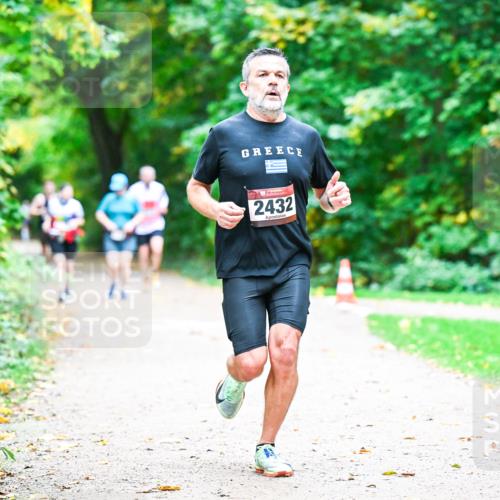 12.10.2025 - Bramfelder Halbmarathon 2025 Dr. Thomas Lammeyer http://msf.ph/oto/9351161 12.10.2025 10:37:47 Laufen 2432 meine-sportfotos.de