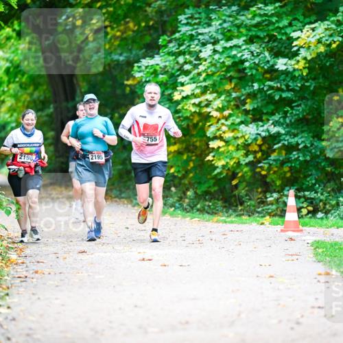 12.10.2025 - Bramfelder Halbmarathon 2025 Dr. Thomas Lammeyer http://msf.ph/oto/9351163 12.10.2025 10:37:49 Laufen 2198, 2195, 755 meine-sportfotos.de