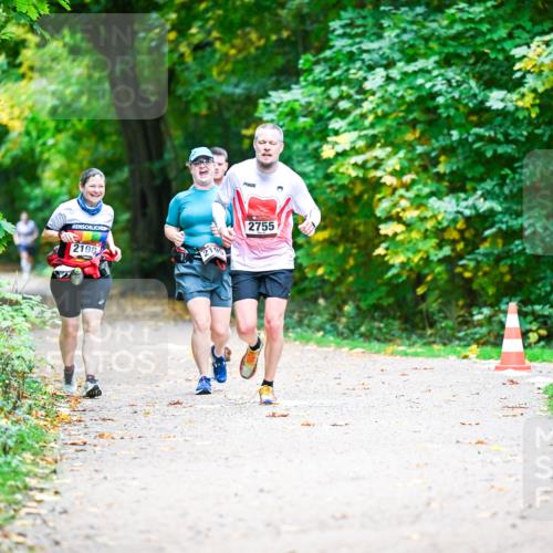12.10.2025 - Bramfelder Halbmarathon 2025 Dr. Thomas Lammeyer http://msf.ph/oto/9351168 12.10.2025 10:37:50 Laufen 2198, 2755 meine-sportfotos.de