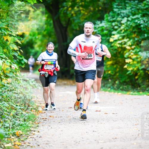12.10.2025 - Bramfelder Halbmarathon 2025 Dr. Thomas Lammeyer http://msf.ph/oto/9351178 12.10.2025 10:37:51 Laufen 2198, 55, 765 meine-sportfotos.de
