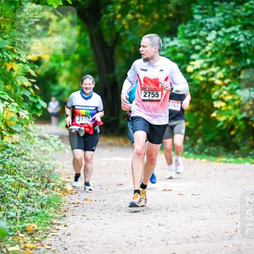 12.10.2025 - Bramfelder Halbmarathon 2025 Dr. Thomas Lammeyer http://msf.ph/oto/9351180 12.10.2025 10:37:51 Laufen 2198, 2755, 2765 meine-sportfotos.de