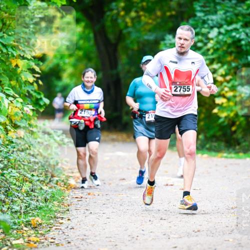 12.10.2025 - Bramfelder Halbmarathon 2025 Dr. Thomas Lammeyer http://msf.ph/oto/9351183 12.10.2025 10:37:52 Laufen 2198, 21, 2755 meine-sportfotos.de