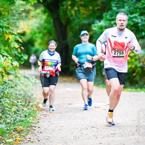 12.10.2025 - Bramfelder Halbmarathon 2025 Dr. Thomas Lammeyer http://msf.ph/oto/9351185 12.10.2025 10:37:52 Laufen 2755 meine-sportfotos.de