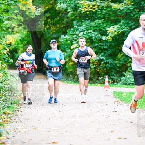 12.10.2025 - Bramfelder Halbmarathon 2025 Dr. Thomas Lammeyer http://msf.ph/oto/9351190 12.10.2025 10:37:53 Laufen 2199, 2195, 2765, 2755 meine-sportfotos.de