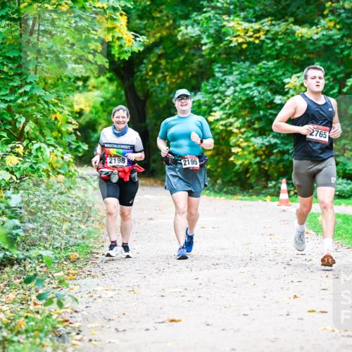 12.10.2025 - Bramfelder Halbmarathon 2025 Dr. Thomas Lammeyer http://msf.ph/oto/9351196 12.10.2025 10:37:55 Laufen 2198, 2195, 2765 meine-sportfotos.de