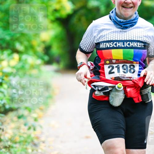 12.10.2025 - Bramfelder Halbmarathon 2025 Dr. Thomas Lammeyer http://msf.ph/oto/9351231 12.10.2025 10:38:00 Laufen 3, 2198 meine-sportfotos.de