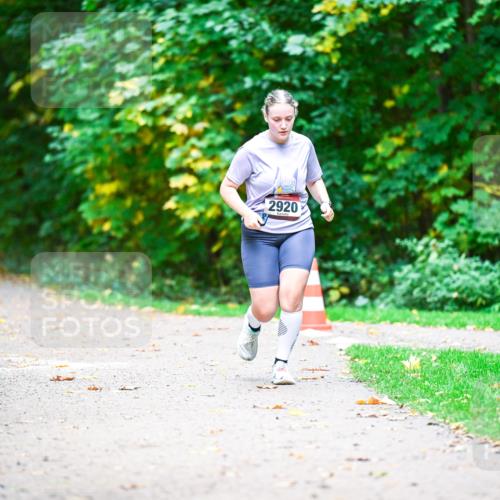 12.10.2025 - Bramfelder Halbmarathon 2025 Dr. Thomas Lammeyer http://msf.ph/oto/9351234 12.10.2025 10:38:20 Laufen 2919, 2920 meine-sportfotos.de