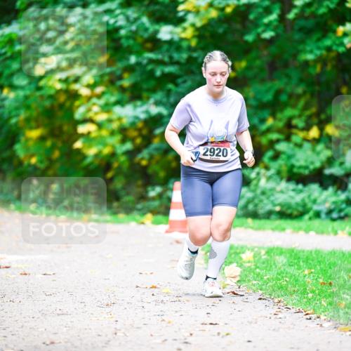 12.10.2025 - Bramfelder Halbmarathon 2025 Dr. Thomas Lammeyer http://msf.ph/oto/9351246 12.10.2025 10:38:22 Laufen 2914, 2920 meine-sportfotos.de