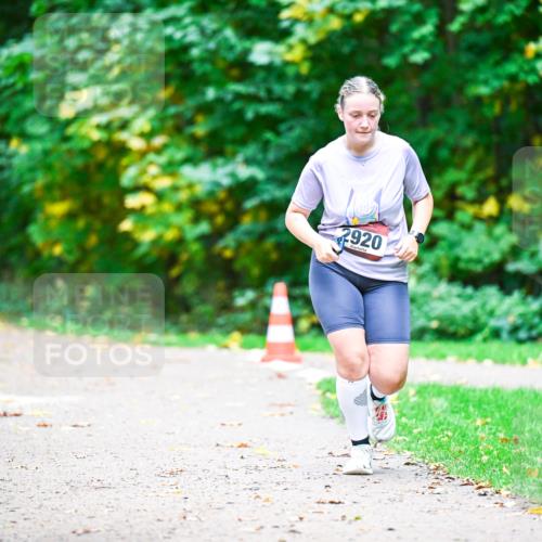 12.10.2025 - Bramfelder Halbmarathon 2025 Dr. Thomas Lammeyer http://msf.ph/oto/9351249 12.10.2025 10:38:22 Laufen 919, 2920 meine-sportfotos.de