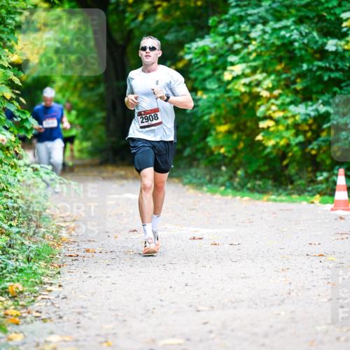 12.10.2025 - Bramfelder Halbmarathon 2025 Dr. Thomas Lammeyer http://msf.ph/oto/9351299 12.10.2025 10:38:33 Laufen 2908 meine-sportfotos.de