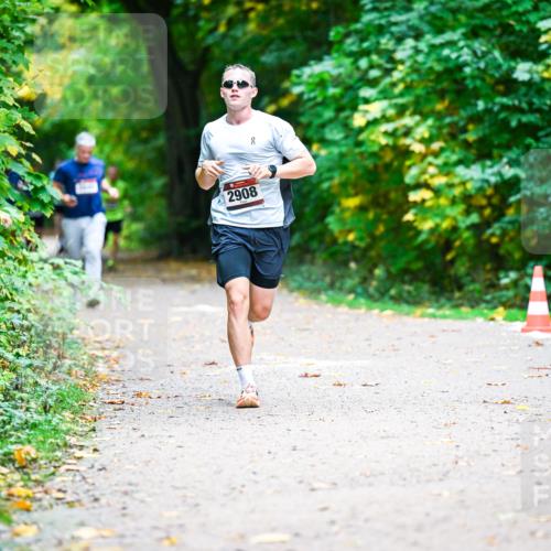 12.10.2025 - Bramfelder Halbmarathon 2025 Dr. Thomas Lammeyer http://msf.ph/oto/9351300 12.10.2025 10:38:33 Laufen 2908 meine-sportfotos.de
