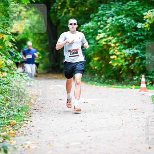 12.10.2025 - Bramfelder Halbmarathon 2025 Dr. Thomas Lammeyer http://msf.ph/oto/9351302 12.10.2025 10:38:34 Laufen 2908 meine-sportfotos.de