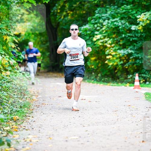 12.10.2025 - Bramfelder Halbmarathon 2025 Dr. Thomas Lammeyer http://msf.ph/oto/9351303 12.10.2025 10:38:34 Laufen 2908 meine-sportfotos.de