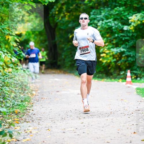 12.10.2025 - Bramfelder Halbmarathon 2025 Dr. Thomas Lammeyer http://msf.ph/oto/9351310 12.10.2025 10:38:35 Laufen 2908 meine-sportfotos.de