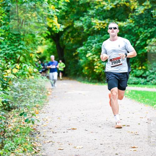 12.10.2025 - Bramfelder Halbmarathon 2025 Dr. Thomas Lammeyer http://msf.ph/oto/9351322 12.10.2025 10:38:36 Laufen 2908 meine-sportfotos.de