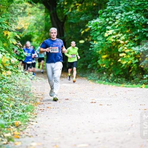 12.10.2025 - Bramfelder Halbmarathon 2025 Dr. Thomas Lammeyer http://msf.ph/oto/9351329 12.10.2025 10:38:38 Laufen 2840 meine-sportfotos.de