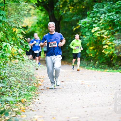 12.10.2025 - Bramfelder Halbmarathon 2025 Dr. Thomas Lammeyer http://msf.ph/oto/9351334 12.10.2025 10:38:40 Laufen 2840 meine-sportfotos.de