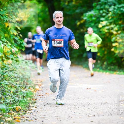 12.10.2025 - Bramfelder Halbmarathon 2025 Dr. Thomas Lammeyer http://msf.ph/oto/9351342 12.10.2025 10:38:41 Laufen 2840 meine-sportfotos.de