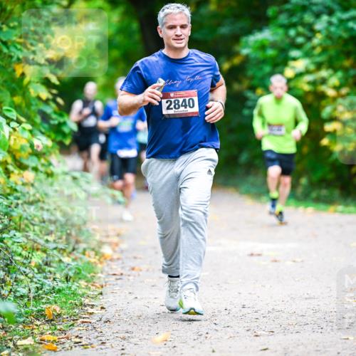 12.10.2025 - Bramfelder Halbmarathon 2025 Dr. Thomas Lammeyer http://msf.ph/oto/9351346 12.10.2025 10:38:41 Laufen 2840 meine-sportfotos.de
