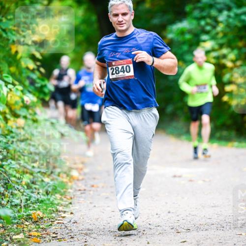 12.10.2025 - Bramfelder Halbmarathon 2025 Dr. Thomas Lammeyer http://msf.ph/oto/9351349 12.10.2025 10:38:42 Laufen 2840 meine-sportfotos.de