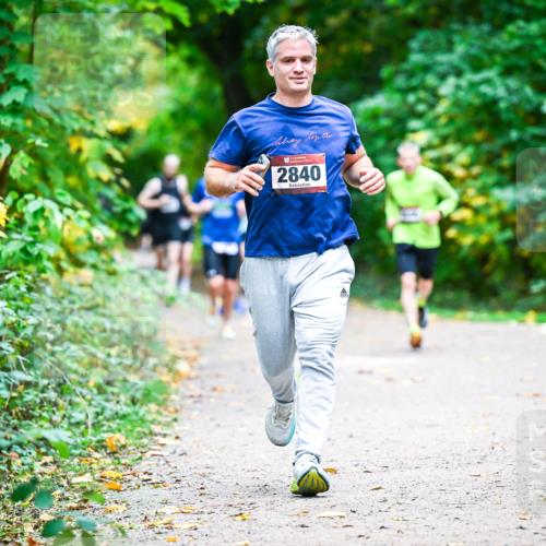 12.10.2025 - Bramfelder Halbmarathon 2025 Dr. Thomas Lammeyer http://msf.ph/oto/9351352 12.10.2025 10:38:42 Laufen 2840 meine-sportfotos.de