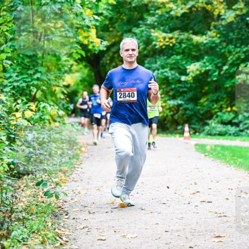 12.10.2025 - Bramfelder Halbmarathon 2025 Dr. Thomas Lammeyer http://msf.ph/oto/9351359 12.10.2025 10:38:43 Laufen 2840 meine-sportfotos.de