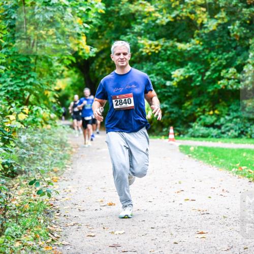 12.10.2025 - Bramfelder Halbmarathon 2025 Dr. Thomas Lammeyer http://msf.ph/oto/9351361 12.10.2025 10:38:43 Laufen 2840 meine-sportfotos.de