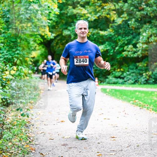 12.10.2025 - Bramfelder Halbmarathon 2025 Dr. Thomas Lammeyer http://msf.ph/oto/9351364 12.10.2025 10:38:44 Laufen 2840 meine-sportfotos.de
