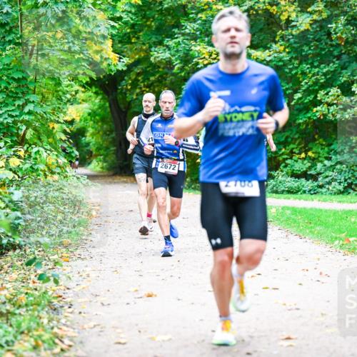 12.10.2025 - Bramfelder Halbmarathon 2025 Dr. Thomas Lammeyer http://msf.ph/oto/9351388 12.10.2025 10:38:49 Laufen 2672, 2706 meine-sportfotos.de