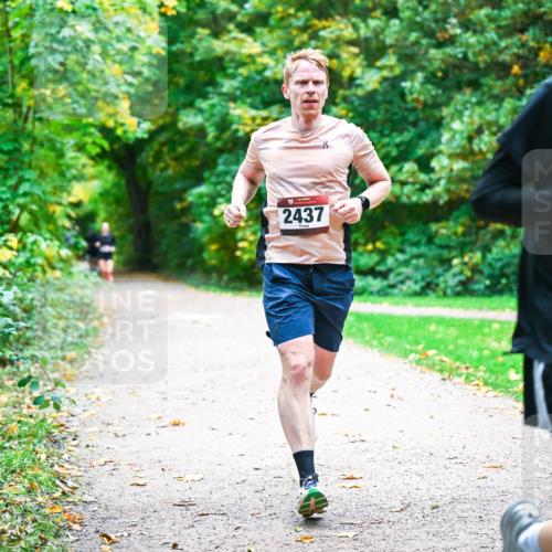 12.10.2025 - Bramfelder Halbmarathon 2025 Dr. Thomas Lammeyer http://msf.ph/oto/9351405 12.10.2025 10:38:54 Laufen 2437, 2821 meine-sportfotos.de