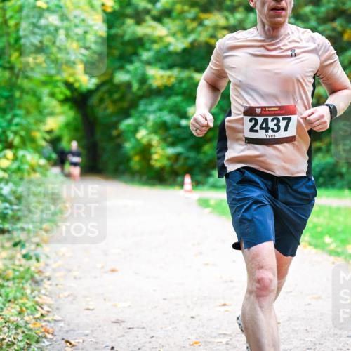 12.10.2025 - Bramfelder Halbmarathon 2025 Dr. Thomas Lammeyer http://msf.ph/oto/9351410 12.10.2025 10:38:55 Laufen 34, 2437 meine-sportfotos.de