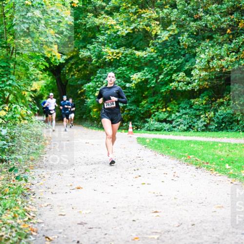 12.10.2025 - Bramfelder Halbmarathon 2025 Dr. Thomas Lammeyer http://msf.ph/oto/9351415 12.10.2025 10:39:01 Laufen 2636 meine-sportfotos.de