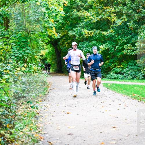 12.10.2025 - Bramfelder Halbmarathon 2025 Dr. Thomas Lammeyer http://msf.ph/oto/9351450 12.10.2025 10:39:08 Laufen 2887 meine-sportfotos.de