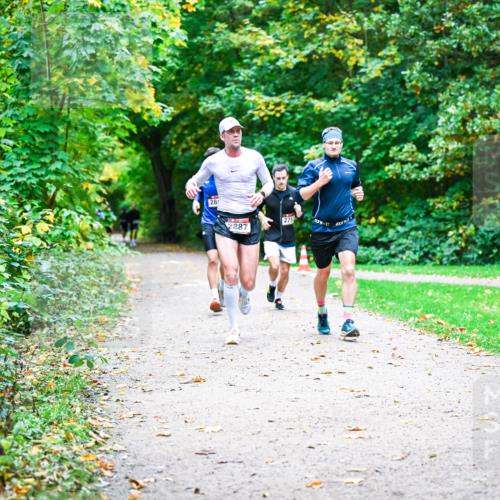 12.10.2025 - Bramfelder Halbmarathon 2025 Dr. Thomas Lammeyer http://msf.ph/oto/9351454 12.10.2025 10:39:08 Laufen 28, 2887, 275 meine-sportfotos.de