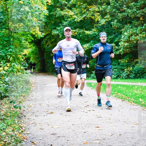 12.10.2025 - Bramfelder Halbmarathon 2025 Dr. Thomas Lammeyer http://msf.ph/oto/9351459 12.10.2025 10:39:09 Laufen 2845, 2887, 275 meine-sportfotos.de