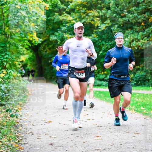 12.10.2025 - Bramfelder Halbmarathon 2025 Dr. Thomas Lammeyer http://msf.ph/oto/9351463 12.10.2025 10:39:10 Laufen 2845, 2887 meine-sportfotos.de