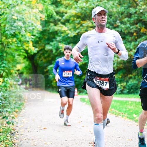 12.10.2025 - Bramfelder Halbmarathon 2025 Dr. Thomas Lammeyer http://msf.ph/oto/9351469 12.10.2025 10:39:10 Laufen 2845, 2887 meine-sportfotos.de
