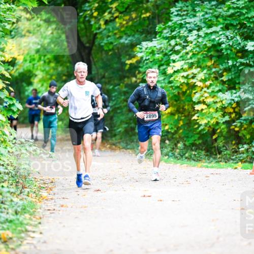 12.10.2025 - Bramfelder Halbmarathon 2025 Dr. Thomas Lammeyer http://msf.ph/oto/9351481 12.10.2025 10:39:17 Laufen 2895 meine-sportfotos.de