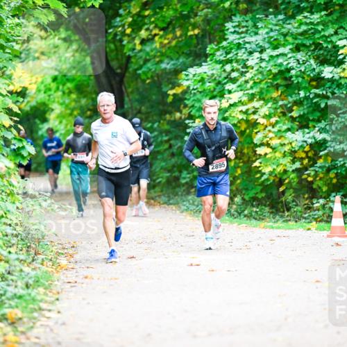 12.10.2025 - Bramfelder Halbmarathon 2025 Dr. Thomas Lammeyer http://msf.ph/oto/9351484 12.10.2025 10:39:18 Laufen 2895 meine-sportfotos.de