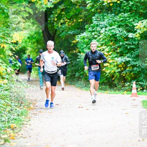 12.10.2025 - Bramfelder Halbmarathon 2025 Dr. Thomas Lammeyer http://msf.ph/oto/9351488 12.10.2025 10:39:18 Laufen 2895 meine-sportfotos.de